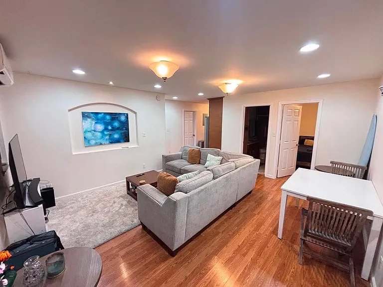 1569 Nehoa St — Photo 3