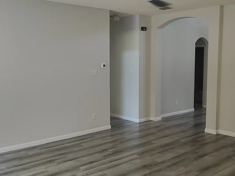 1412 Brenda Ln — Photo 9