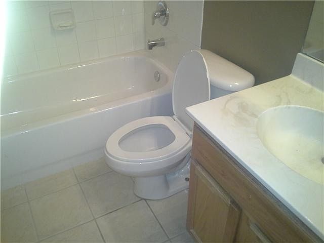 1st image of 21407 NW 13th Ct APT 104