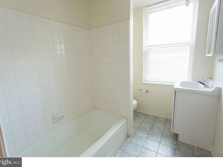 721 Spruce St #1R — Photo 10