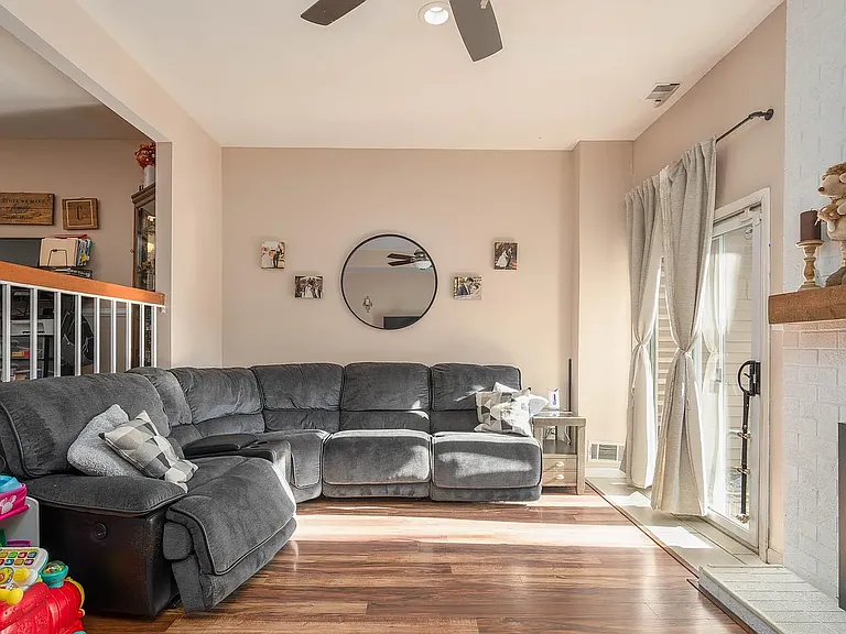 1720 Julie Ct — Photo 8