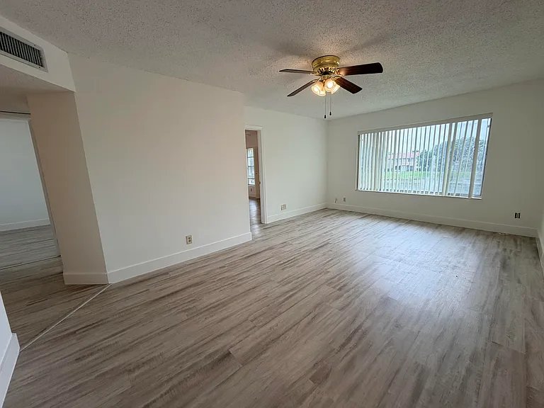 918 Twin Lakes Dr #8-M — Photo 21