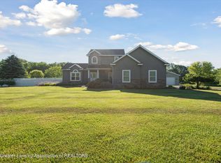 10306 Apple Blossom Ln, Grand Ledge, MI 48837
