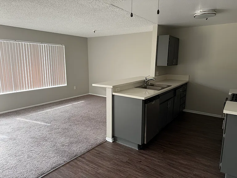 13602 Cordary Ave #16 — Photo 2