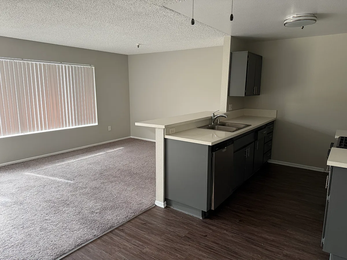 Building Photo - 13602 Cordary Ave #16