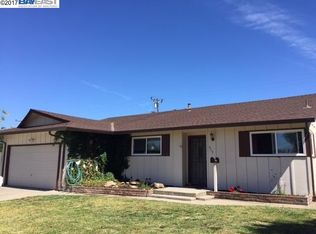953 7th St, Ripon, CA 95366