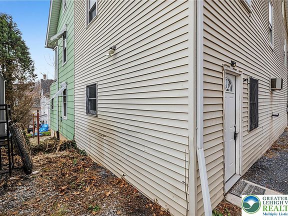 5th image of 130 Center St