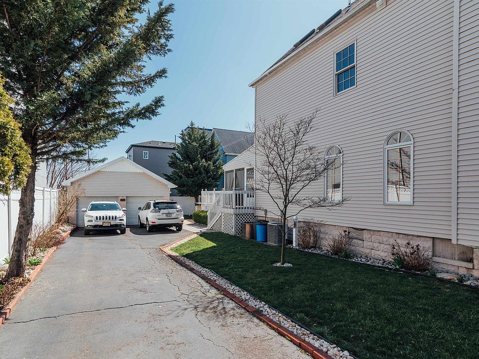 2nd image of 160 Prospect Ave