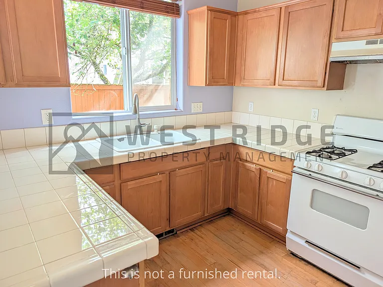 1467 SE Blanchard St — Photo 9