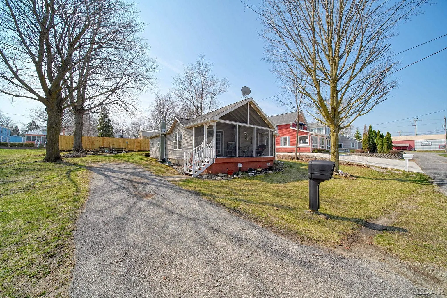 151 N Lakeview Blvd photo 1