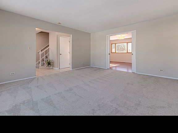 4th image of 820 Ravenswood Ct