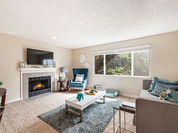 2nd image of 125 SW Campus Dr #16106