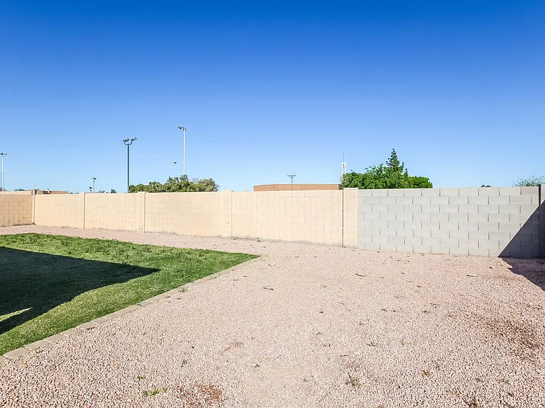 4503 N 88th Ave — Photo 15