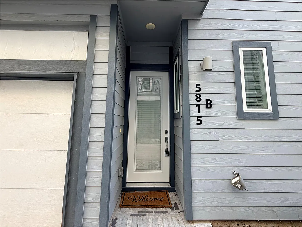 Photo 2 of 19 - 5815 Fairdale Ln #B - Houston, TX Building Photo - 5815 Fairdale Ln #B