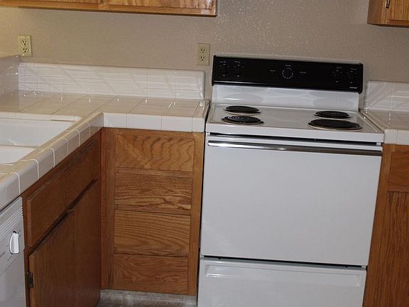 5th image of 575 Arbor Ct