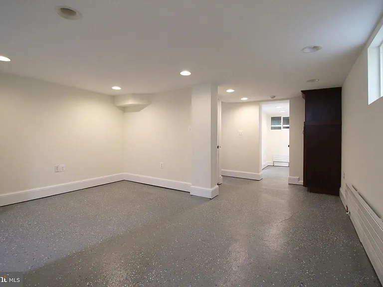 2417 Otis St NE — Photo 20