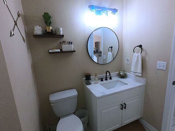 3rd image of 2520 SW 23rd Ave