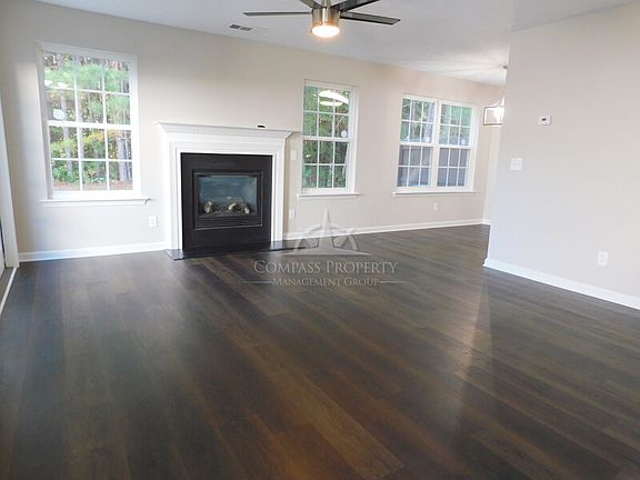 3rd image of 179 Oak Grove Pl