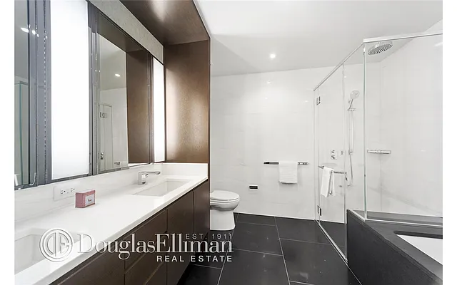 Rented by Isaacs Ganz Real Estate | media 20