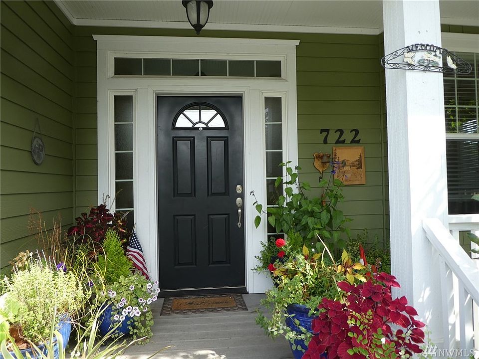 1st image of 722 Eastside St SE