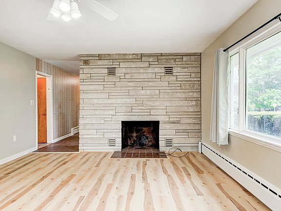 5th image of 1015 W Pike St