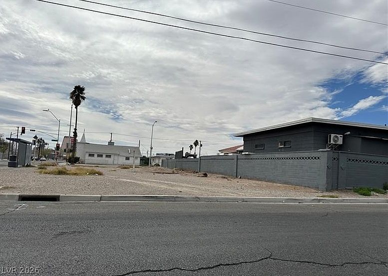 2nd image of 402 Harrison Ave