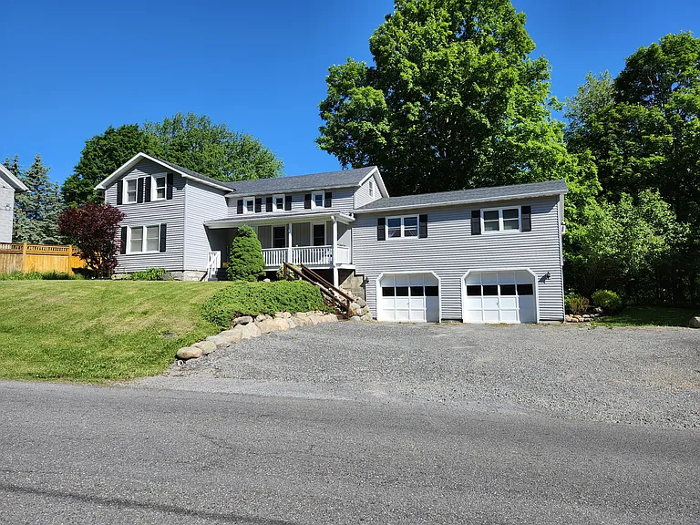 829 Crow Hill Rd — Photo 1