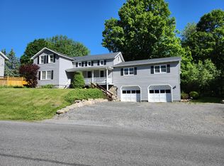 829 Crow Hill Rd, Skaneateles, NY 13152