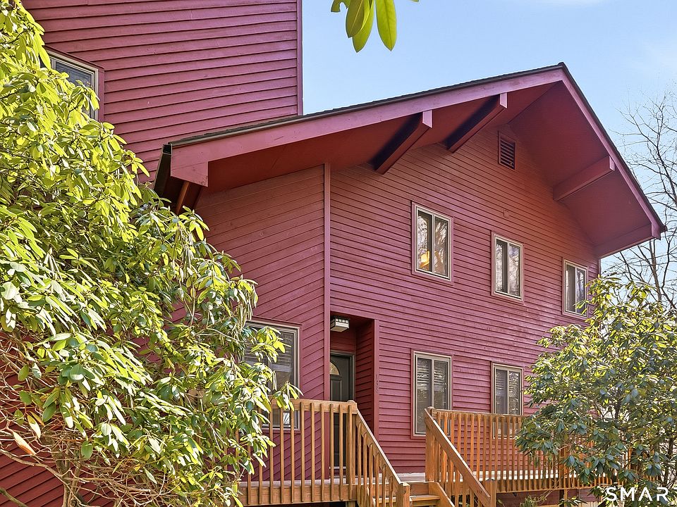 1st image of 136 Hoyts Hill
