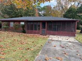 10604 Oak St, Ocean Springs, MS 39565