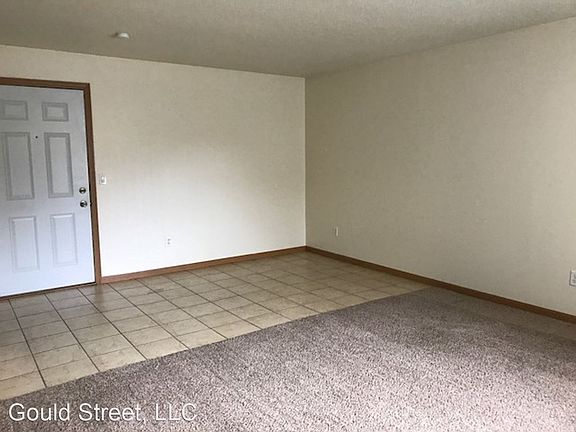 4th image of 918 Gould St APT 13