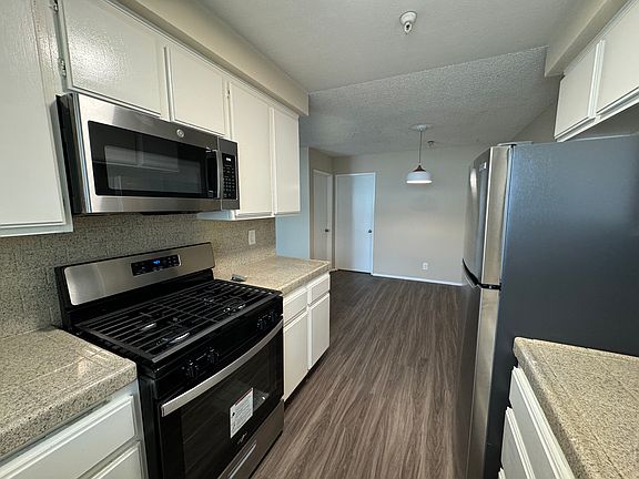 3rd image of 11716 Oxford Ave APT 6