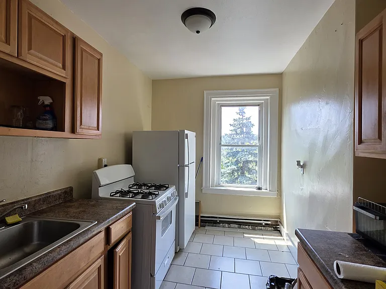 701 Howard Ave #4B — Photo 2