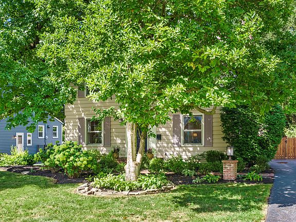 2nd image of 278 E Schreyer Pl