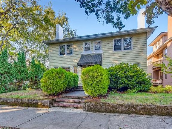 2nd image of 1223 NE Schuyler St APT 3