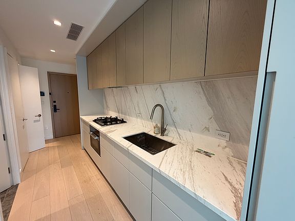 5th image of 208 Delancey St #3H