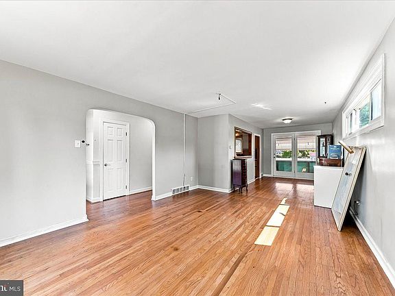 4th image of 202 Ridge Ave