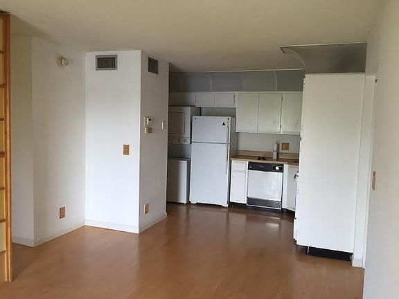 3rd image of 1115 Green Pine Blvd