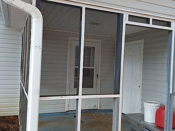 2nd image of 1087 Amber Hill Cir