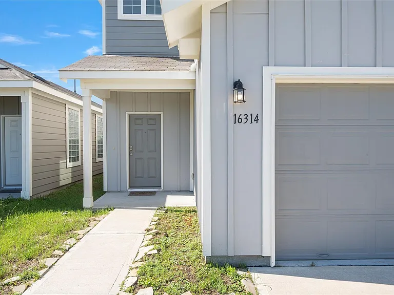 16314 Dutton Clover Dr — Photo 3