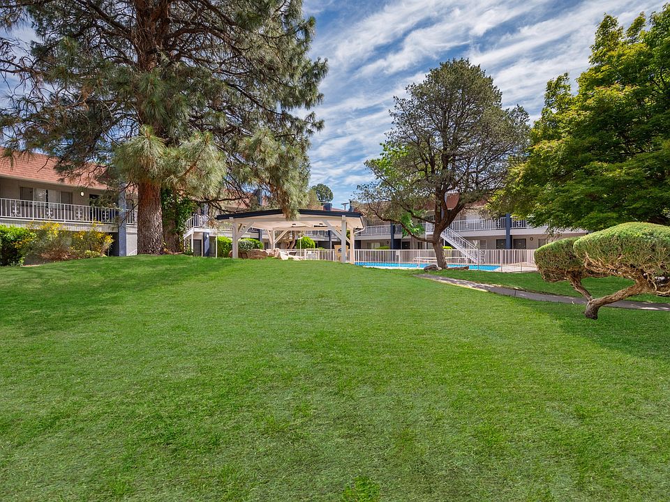 Monterey Manor Exterior