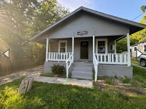 1327 W Livingston Street, Springfield, MO 65803