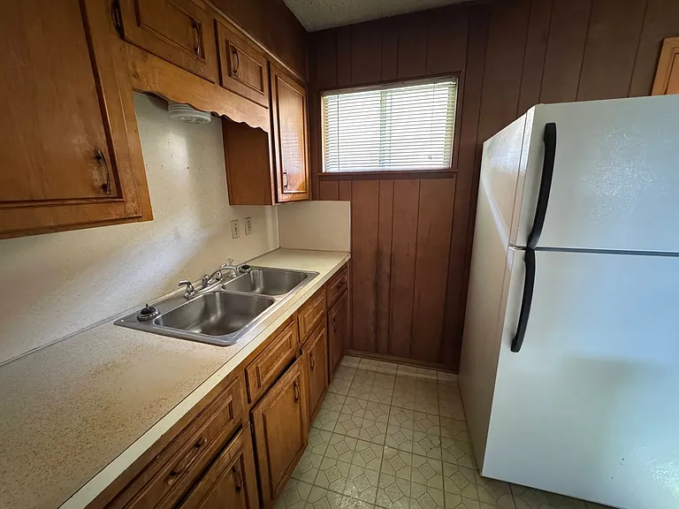 806 Safady St — Photo 7