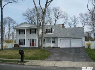 355 Astor Dr, Sayville, NY 11782