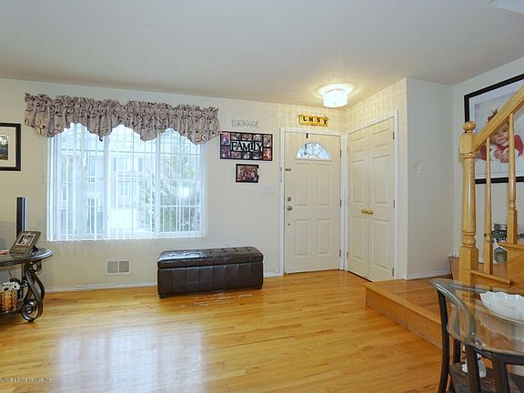 4th image of 398 Kissel Ave