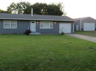 8867 Hilltop Rd, Ozawkie, KS 66070