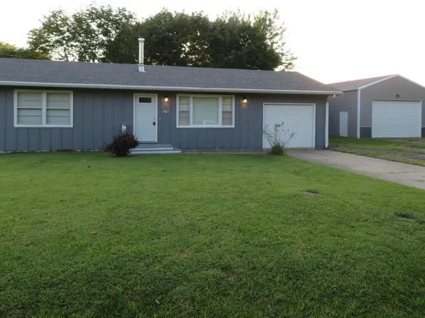 8867 Hilltop Rd, Ozawkie, KS 66070