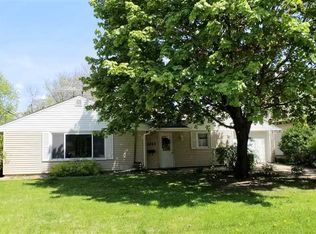 1213 N 3rd St, Manchester, IA 52057