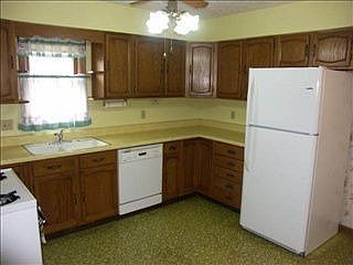 2nd image of 4405 S 41st St