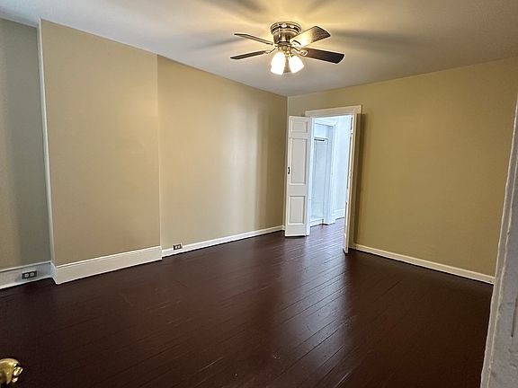 4th image of 18 E Commerce St #3